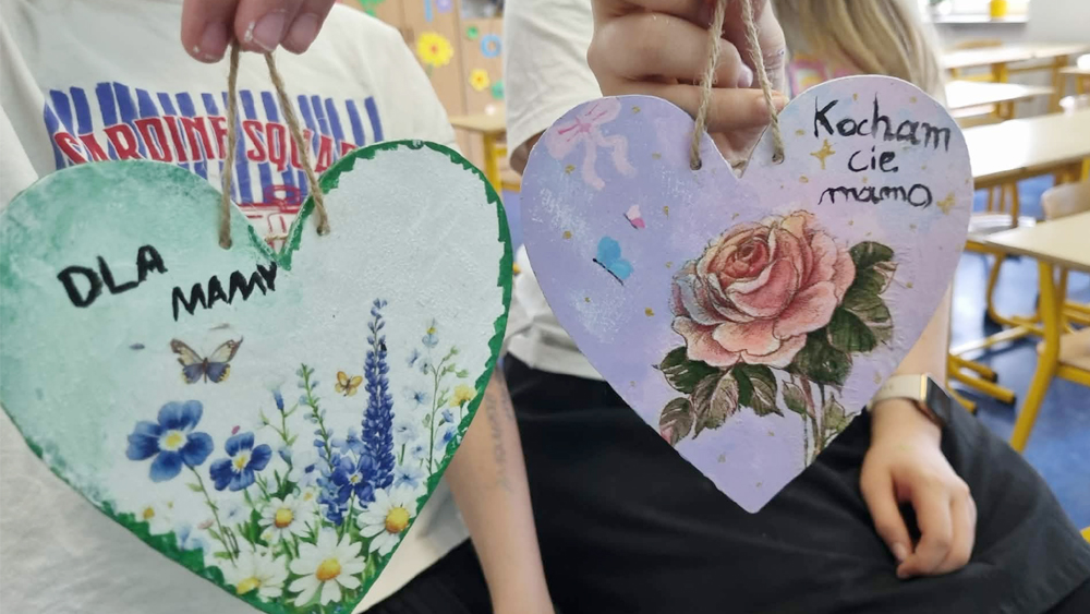 Kochamy Nasze Mamy 2026 04 Serca 01